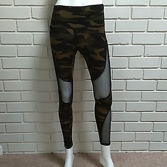Pants - Camo Flirty Netted Leggings. Size XS NWOT